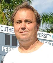 Leo Vega